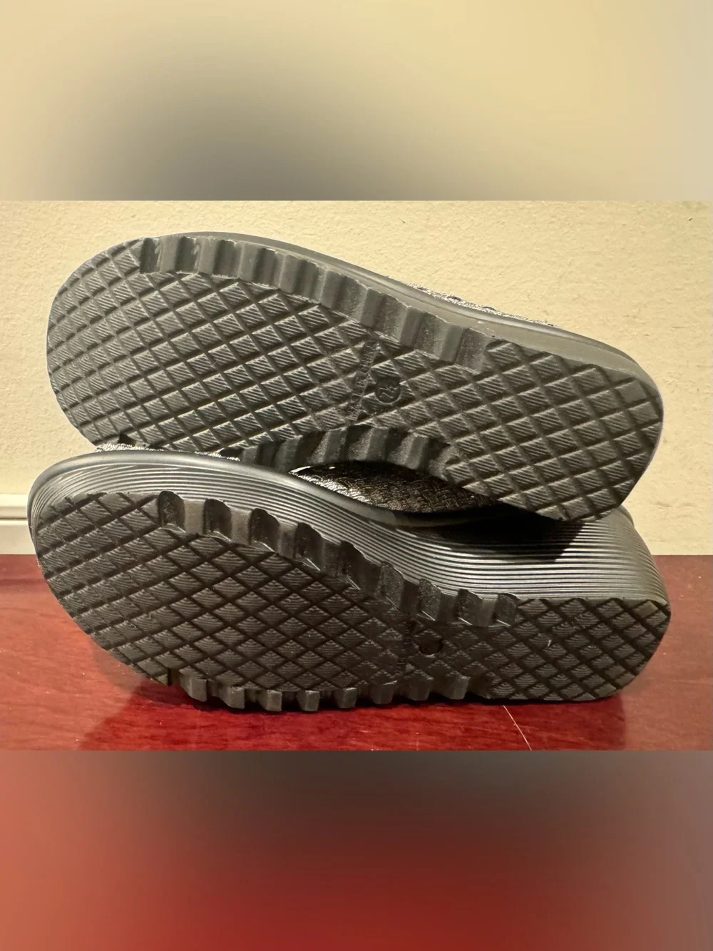Women's Silver Woven Stretch Wedge Sandals by White Mountain- Size 7.5